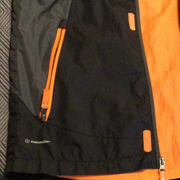 Black and gray Champion windbreaker coat for boys. Size large - Picture 4 of 8